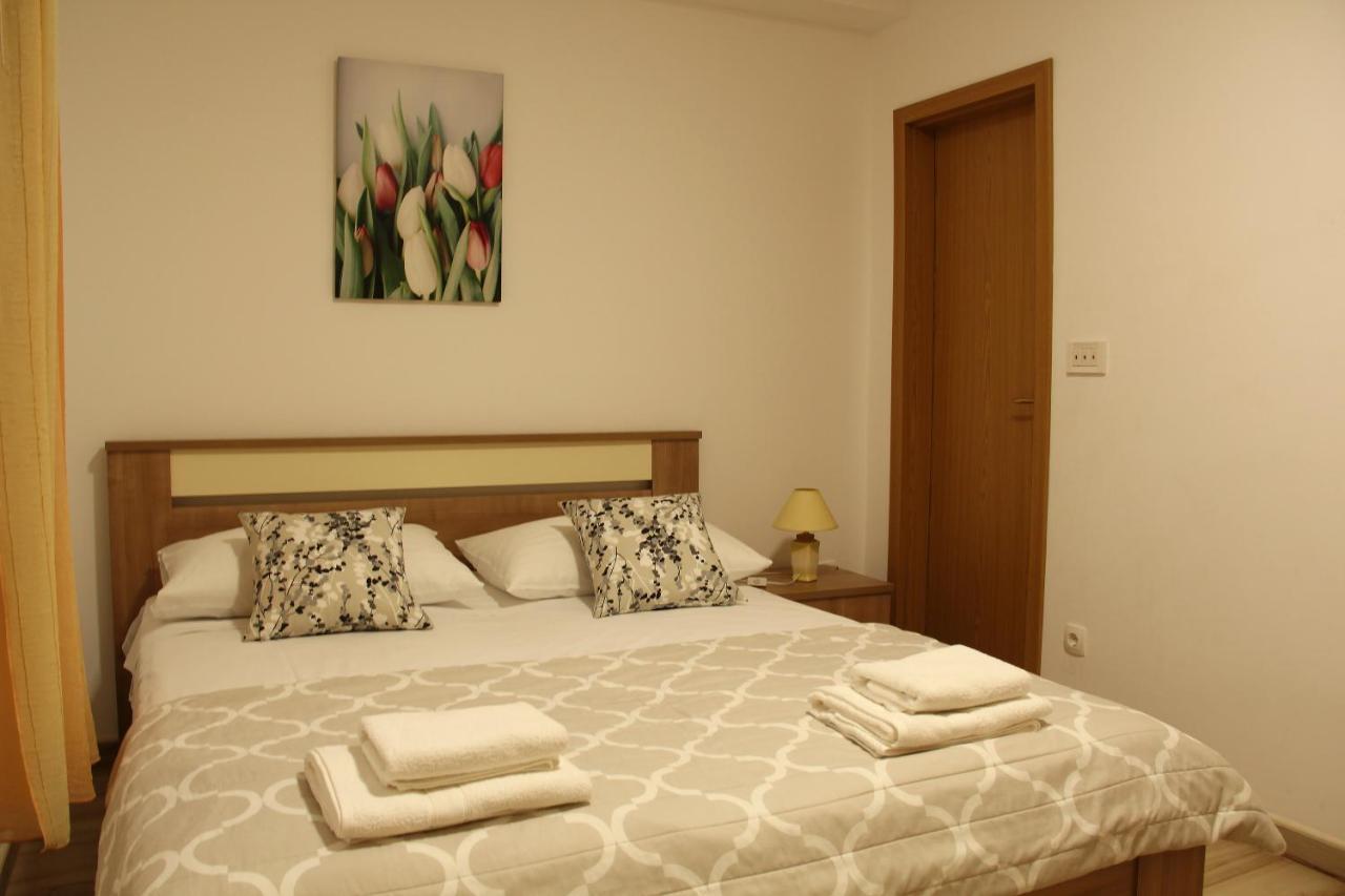 Apartmani Ljubo Primošten Exteriör bild