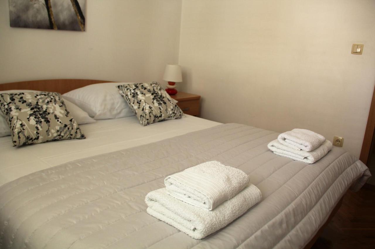 Apartmani Ljubo Primošten Exteriör bild