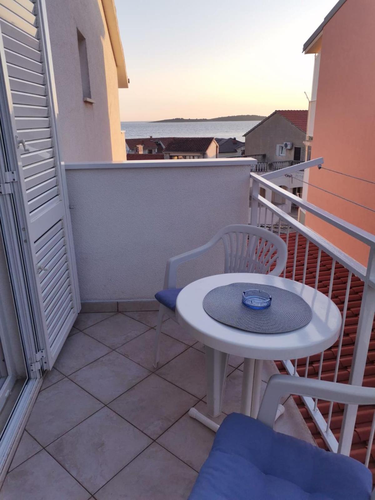 Apartmani Ljubo Primošten Exteriör bild